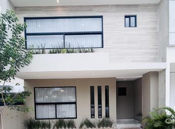 Casa · 250m² · 4 Recámaras · 2 Estacionamientos · Casa en Venta | Arbolada Residencial, Paseo Arbolada