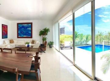 Casa · 450m² · 3 Recámaras · 2 Estacionamientos · Hermosa Residencia de Lujo Dentro del Campo de Golf en La Riviera Ver.