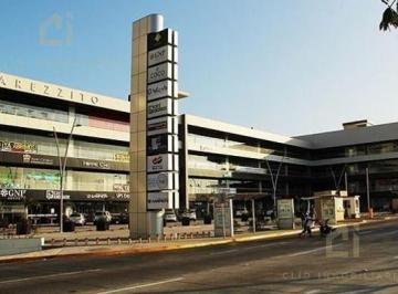 Local comercial · 182m² · Amplio Local en Renta en Plaza Vela, Cuenta con Su Propia Terraza