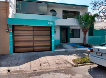 Casa · 280m² · 3 Recámaras · 2 Estacionamientos · Amplia Propiedad en Renta, Ubicada en La Colonia Flores Magón, Puede Tener Uso Habitacional o Comerc