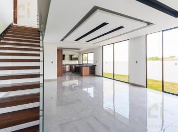 Casa · 270m² · 3 Recámaras · 2 Estacionamientos · Casa en Venta en Veracruz, Punta Tiburón, Cocina con Acabados de Lujo, Alberca, Jardín y Sala de Tv