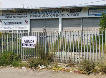 Bodega comercial · 428m² · 5 Estacionamientos · Bodega en Venta Sobre La Carretera Veracruz - Cardel en Esquina, Cuenta con 2 Cortinas de Acero