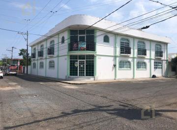 Edificio · 1000m² · Edificio en Venta en Esquina con Salones Para Eventos Diversos y Oficinas Todo Climatizado