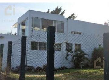 Casa · 322m² · 5 Recámaras · 4 Estacionamientos · Casa y Terreno en Venta en Alvarado Veracruz, Frente Al Mar, con Patio Interno y Externo, Terraza, J