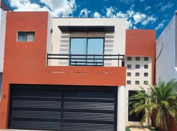 Casa · 320m² · 3 Recámaras · 2 Estacionamientos · Casa en Venta con Doble Fachada en Privada Lomas del Mar, Colindante con Gran Área Verde