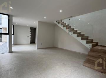 Casa · 125m² · 3 Recámaras · 1 Estacionamiento · Casa en Venta en Xalapa con 3 Recámaras, Vestíbulo y Estacionamiento
