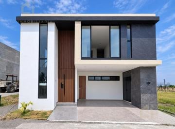 Casa · 248m² · 3 Recámaras · 2 Estacionamientos · Casa en Venta en Portamar, Riviera Veracruz, Junto a Área Verde, 3 Recámaras, 2 Cajones de Estaciona