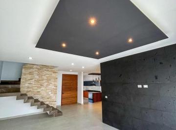 Casa · 230m² · 2 Recámaras · 2 Estacionamientos · Casa en Venta en Lomas de La Rioja, Riviera Veracruzana, con 3 Recámaras Cada Una con Vestidor y Bañ