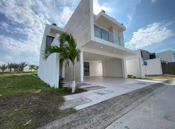 Casa · 283m² · 4 Recámaras · 2 Estacionamientos · Casa en Venta en Fraccionamiento Punto Lomas con Club, Roof Garden y Recámara en Pb