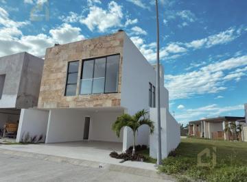 Casa · 229m² · 3 Recámaras · Casa en Venta en Punto Lomas, Riviera Veracruzana, con Jardín y Sala de Doble Altura