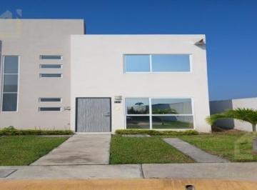 Casa · 71m² · Casa de Recuperación en Venta con 3 Recámaras en Hacienda Paraíso, Veracruz