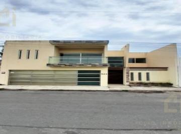 Casa · 309m² · 4 Recámaras · Casa de Recuperación en Venta en Graciano Sánchez Romo, Boca del Río