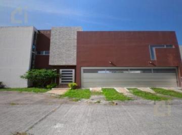 Casa · 248m² · 3 Recámaras · 2 Estacionamientos · Casa de Recuperación en Venta en Real Mandinga, Alvarado con 3 Recámaras