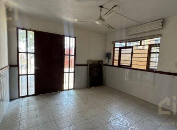 Local comercial · Local en Renta en Negrete con Área de Recepción y Espacio de Trabajo