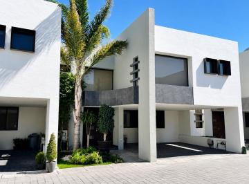 Casa · 279m² · 3 Recámaras · 3 Estacionamientos · Casa en Venta en Metepec, Aria Residencial