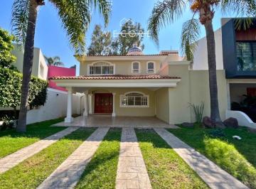 1 · Casa en Renta en Valle Real, Zona Real, Zapopan