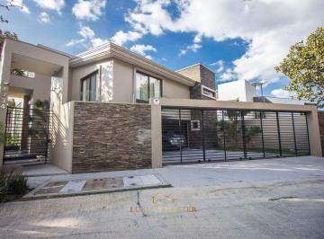 Casa · 480m² · 5 Recámaras · 4 Estacionamientos · Casa en Bugambilias con 480 m² en Venta