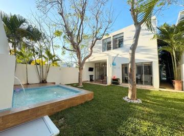 1 · Casa en Venta en Parque Central Mérida, Yucatán - Espacios Amplios
