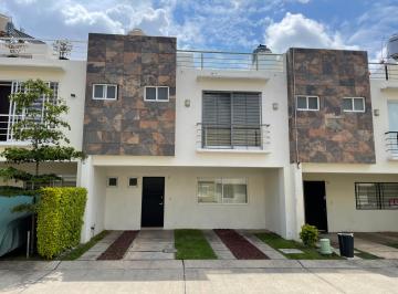 Casa en condominio de 3 habitaciones, Zapopan · Casa en Renta en Coto con Roof Garden