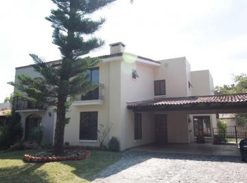 Casa de 3 habitaciones, Tlajomulco de Zúñiga · Los Gavilanes Hermosa Residencia Californiana