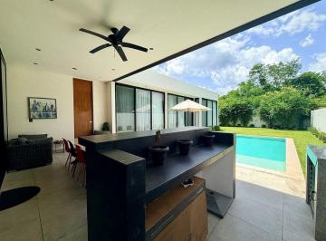 Casa en condominio · 319m² · 3 Recámaras · 3 Estacionamientos · Casa en Venta de un Solo Nivel con Amplio Terreno en El Cortijo Residencial