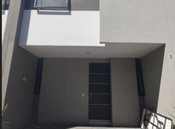Casa de 3 habitaciones, Zapopan · Casa en Renta con Roof Garden y Coto con Alberca en Fraccionamiento Accanta