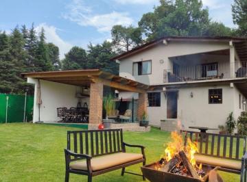 Casa · 200m² · 4 Recámaras · 3 Estacionamientos · Casa en Renta con Enorme Jardín en El Fresno, Valle de Bravo