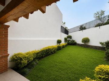 Casa de 3 habitaciones, Tlalpan · Casa en Venta Remodelada Frente a Parque, Fraccionamiento Cerrado, Parques del Pedregal, Jardín