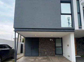 0a8ef29c0f3da669d93fdd98fc7fff0b3f67569d51edb0e24cde08cc0409eca3 · Casa en Venta / San Isidro