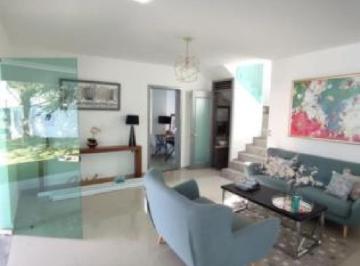 Casa · 280m² · 4 Recámaras · 2 Estacionamientos · Casa en Venta en Fraccionamiento de Jiutepec, Morelos.