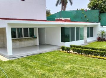 Casa · 250m² · 3 Recámaras · 2 Estacionamientos · Casa de 1 Nivel, en Zona Dorada de Cuernavaca