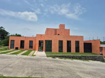 Casa · 547m² · 3 Recámaras · 6 Estacionamientos · Casa Nueva Dentro de Fraccionamiento Club de Golf Santa Fe, Xochitepec