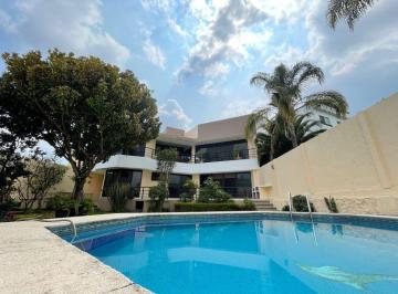 Casa · 355m² · 3 Recámaras · 2 Estacionamientos · Casa en Venta Lomas Tzompantle, Cuernavaca.
