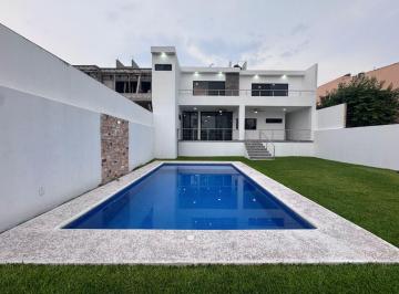Casa · 489m² · 4 Recámaras · 2 Estacionamientos · Venta de Casa Nueva en Fraccionamiento Burgos