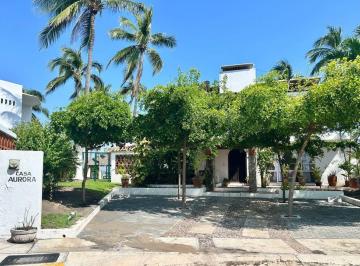 Casa en condominio · 410m² · 4 Recámaras · 3 Estacionamientos · Residencia de Lujo Amueblada Frente Al Mar | Club Santiago