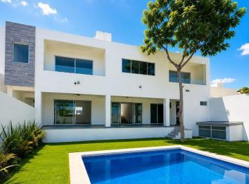 Casa · 420m² · 5 Recámaras · 3 Estacionamientos · Venta de Casa Nueva en Burgos Bugambilia