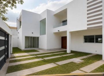 Casa · 455m² · 5 Recámaras · 3 Estacionamientos · Venta de Casa Nueva en Burgos Bugambilia