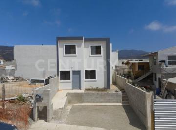 Casa · 105m² · 3 Recámaras · 2 Estacionamientos · Casa en Venta en Fraccionamiento Los Encinos, Ensenada B. C.