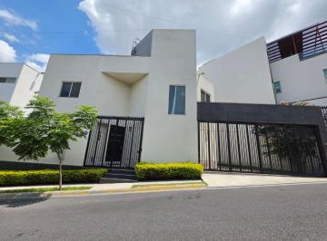 Casa de 3 habitaciones, Monterrey · Casa Equipada en Renta Cumbres 4to Sector