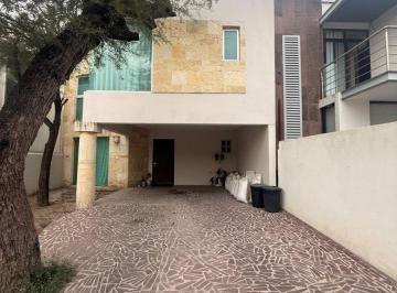 Casa de 3 habitaciones, León · Casa en Venta en Lomas Punta del Este con 3 Recamaras 3 Baños y 2 Estacionamientos