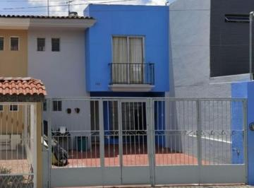 Casa de 3 habitaciones, Guadalajara · Casa en Venta, Colonia Los Arrayanes, por Remate, Excelente Oportunidad