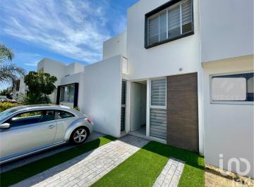 Casa · 92m² · 2 Recámaras · 2 Estacionamientos · Casa Semi - Amueblada en Renta, Residencial La Vida Condominio Aura (A88)