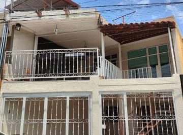 Casa de 6 habitaciones, Guadalajara · ¡Doble Flujo de Efectivo! Casa en Venta con 2 Departamentos Independientes en Ubicación Privilegiada