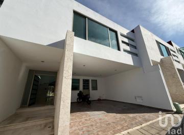 Casa de 3 habitaciones, Puebla · Casa en Venta en San José Xilotzingo Puebla México