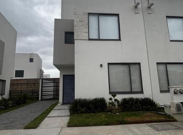 Casa · 134m² · 3 Recámaras · 2 Estacionamientos · Casa en Renta en Villas del Campo Calimaya