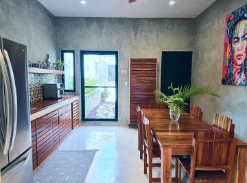 Casa · 96m² · 2 Recámaras · Venta Casa Colonial Amueblada 2 Recamaras 2 Baños Alberca y 16 Paneles Solares en Centro de Merida