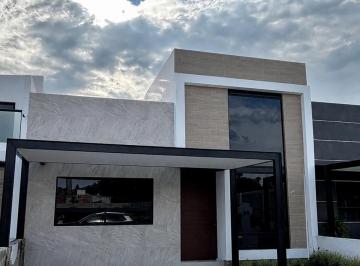 Casa de 2 habitaciones, Corregidora · Casa de 1 Planta con Doble Altura