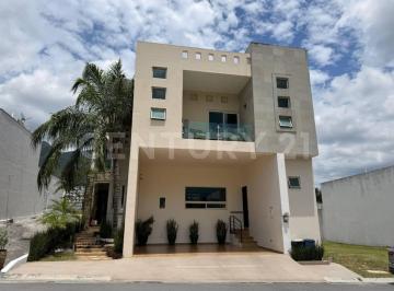 Casa · 470m² · 3 Recámaras · 2 Estacionamientos · Casa en Venta Valle de Cristal Monterrey