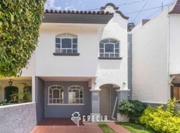 Casa de 3 habitaciones, Zapopan · Casa en Venta en Mirador de San Isidro