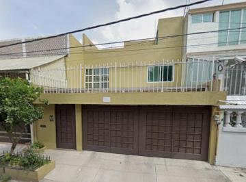 Casa de 4 habitaciones, Venustiano Carranza · Casa en Venta en Jardin Balbuena